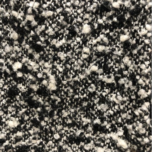 Tahari Wool Skirt, size 4, black and white, 17" long - Picture 2 of 2